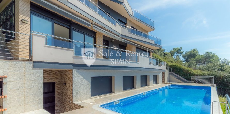 Casa a Santa Susanna, Barcelona, Spagna 6 camere da letto, 545 mq. N° 166445