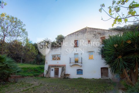House for sale in Sant Pol de Mar, Barcelona, Spain 4 bedrooms, 270 sq.m. No. 166443 - photo 2