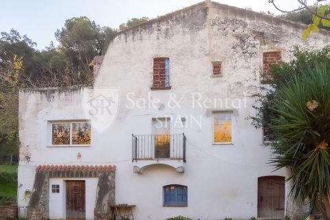 House for sale in Sant Pol de Mar, Barcelona, Spain 4 bedrooms, 270 sq.m. No. 166443 - photo 3
