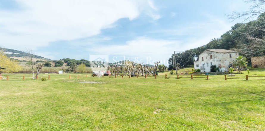 House in Sant Pol de Mar, Barcelona, Spain 4 bedrooms, 270 sq.m. No. 166443