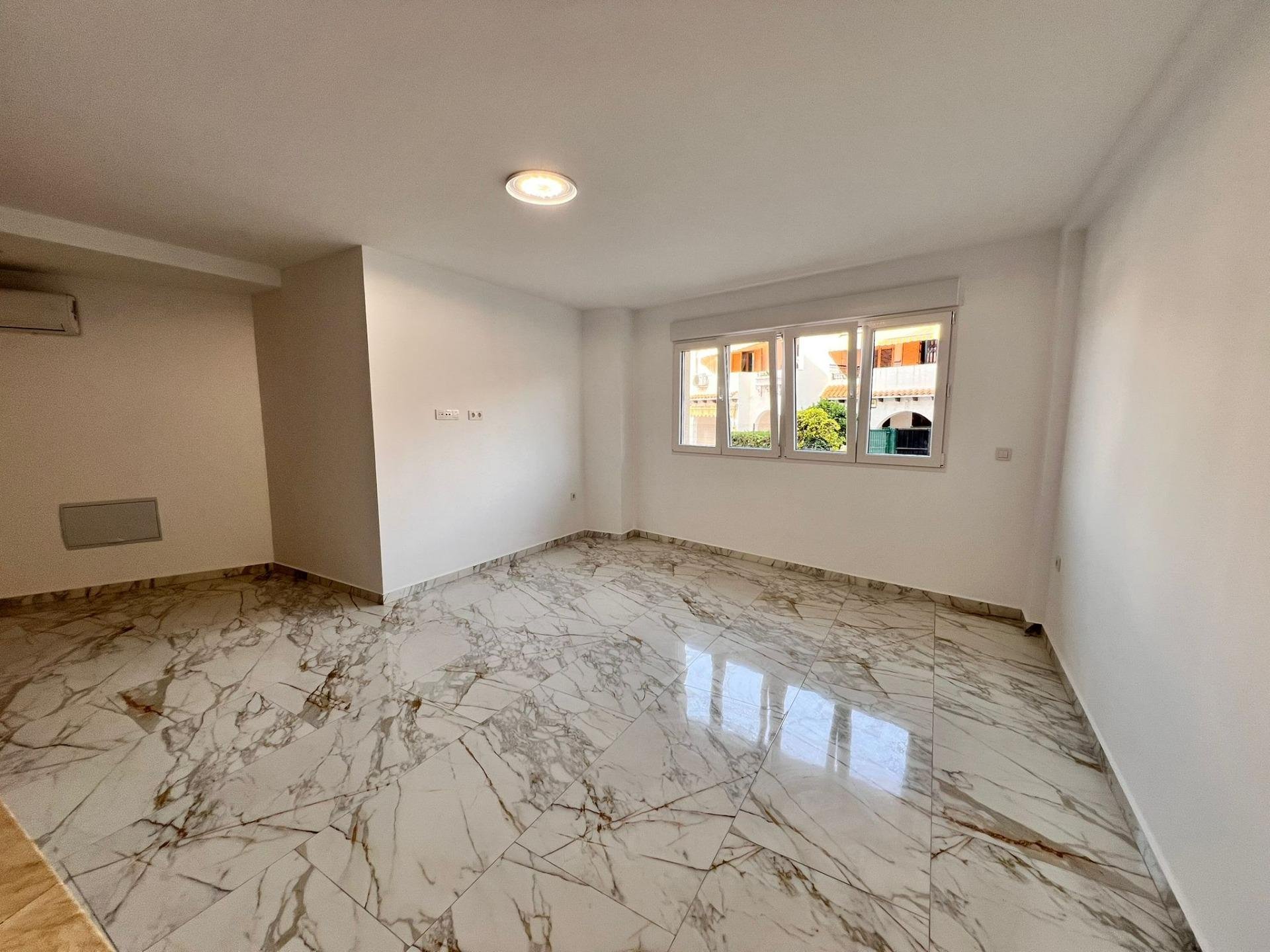 Wohnung in Torrevieja, Alicante, Spanien 1 Schlafzimmer,  Nr. 182816