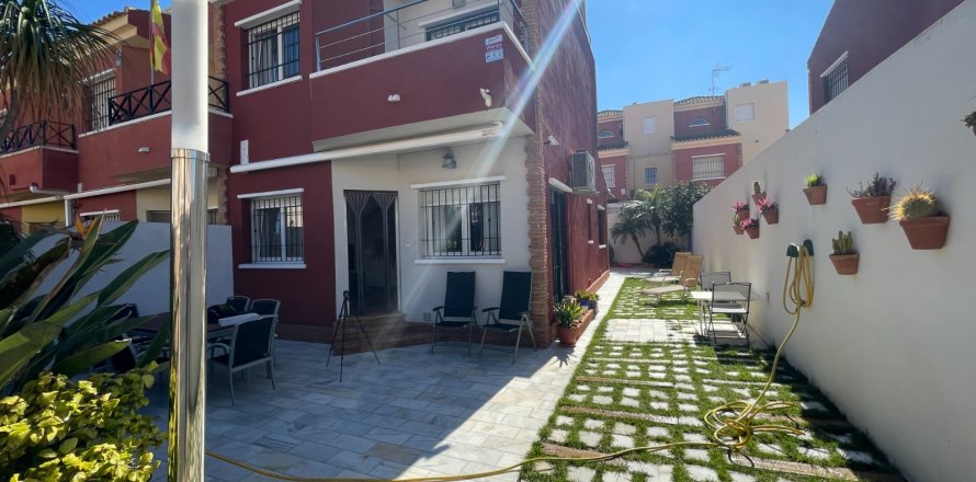 Kaupunkipientalo Torre de la Horadada, Alicante, Espanja 4 makuuhuonetta, 155 m2 No. 155531