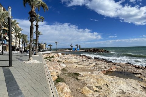 Apartment for sale in Torrevieja, Alicante, Spain 3 bedrooms, No. 155530 - photo 2