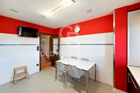 Dom szeregowy w Vilarmaior, A Coruna, Hiszpania 5 sypialni, 242 mkw. nr 158189 – zdjęcie 24