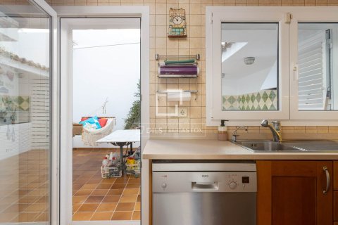 Villa for sale in Sant Pol de Mar, Barcelona, Spain 3 bedrooms, 158 sq.m. No. 150602 - photo 13