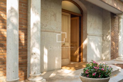 Villa for sale in Sant Cugat Del Valles, Barcelona, Spain 7 bedrooms, 673 sq.m. No. 150604 - photo 2