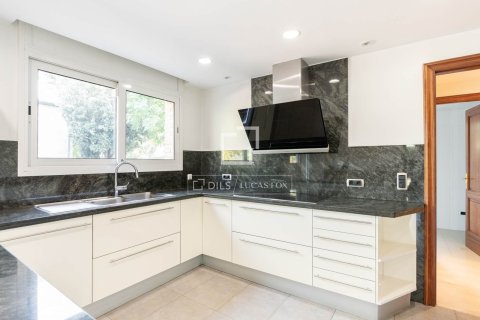 Villa for sale in Sant Cugat Del Valles, Barcelona, Spain 7 bedrooms, 673 sq.m. No. 150604 - photo 13