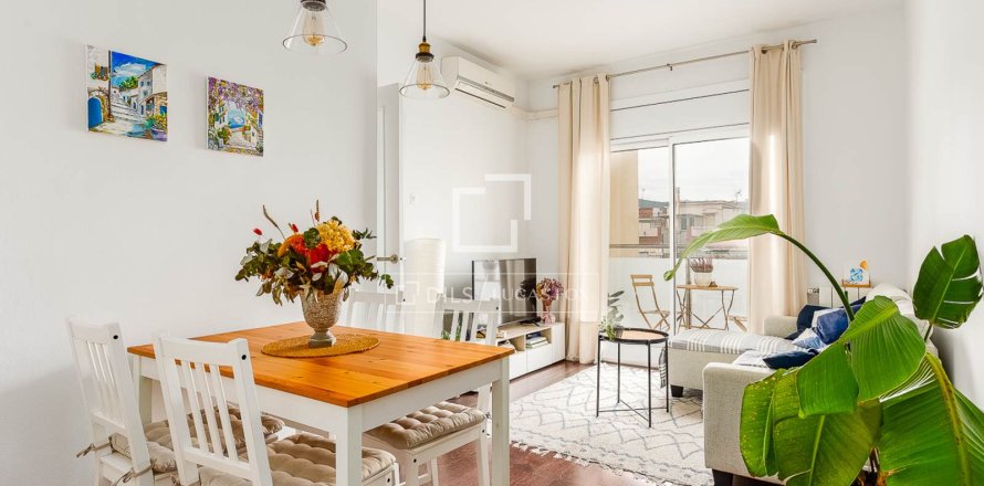 Lägenhet i Barcelona, Spanien 4 sovrum, 76 kvm. Nr. 150605