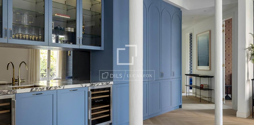 Wohnung in Barcelona, Spanien 3 Schlafzimmer, 188 m2 Nr. 150603