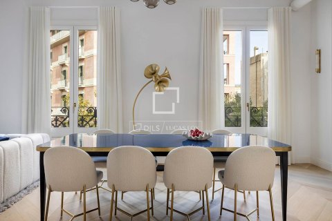 Apartamento en venta en Barcelona, España 3 dormitorios, 188 m2 No. 150603 - foto 2