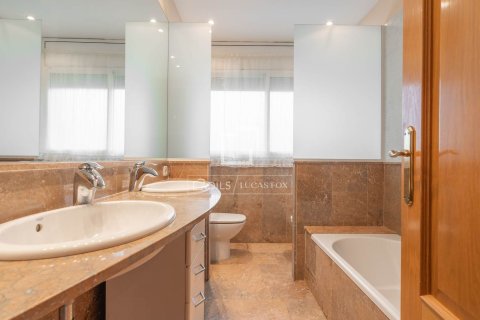 Villa for sale in Sitges, Barcelona, Spain 6 bedrooms, 290 sq.m. No. 150607 - photo 29