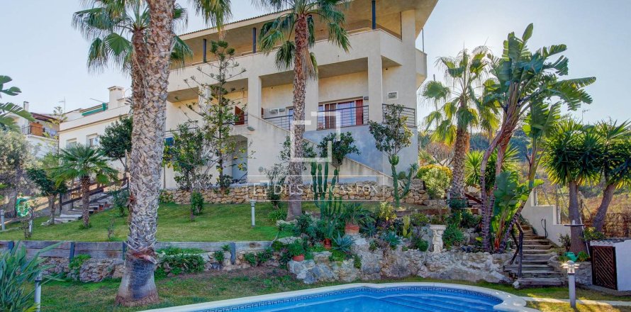 Villa in Sitges, Barcelona, Spain 6 bedrooms, 290 sq.m. No. 150607