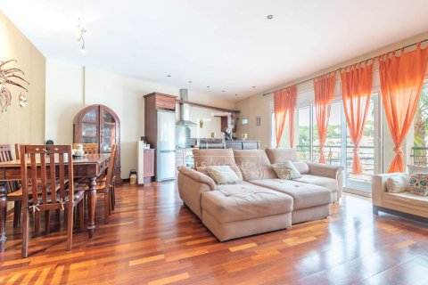 Villa for sale in Sitges, Barcelona, Spain 6 bedrooms, 290 sq.m. No. 150607 - photo 4