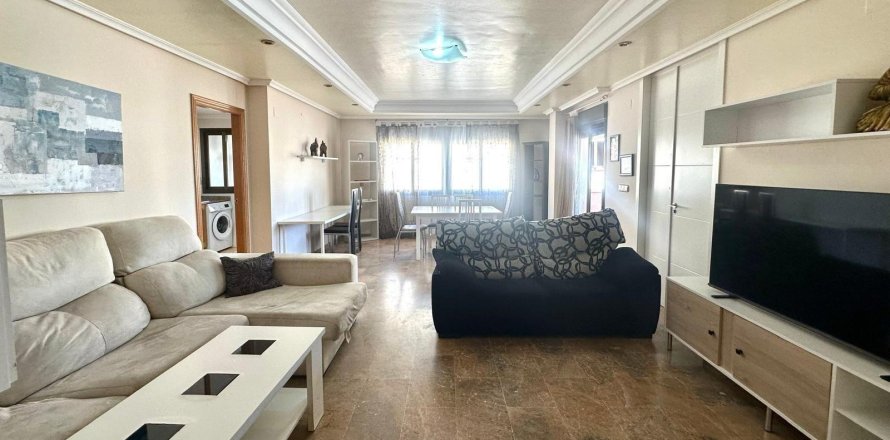 Apartment in Torrevieja, Alicante, Spain 4 bedrooms, 130 sq.m. No. 165621