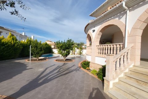 Villa for sale in Ciudad Quesada, Alicante, Spain 4 bedrooms, 420 sq.m. No. 194742 - photo 15