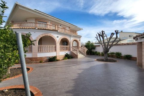 Villa for sale in Ciudad Quesada, Alicante, Spain 4 bedrooms, 420 sq.m. No. 194742 - photo 13