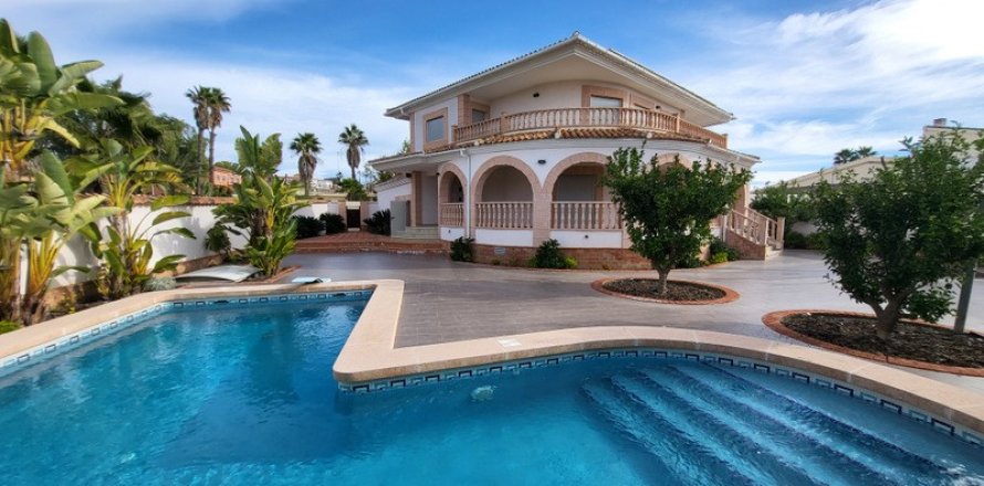 Villa in Ciudad Quesada, Alicante, Spain 4 bedrooms, 420 sq.m. No. 194742