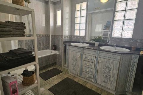 Продажа виллы в Гуардамар-дель-Сегура, Аликанте, Испания 3 спальни, 150м2 №119731 - фото 12