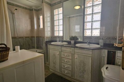 Продажа виллы в Гуардамар-дель-Сегура, Аликанте, Испания 3 спальни, 150м2 №119731 - фото 20