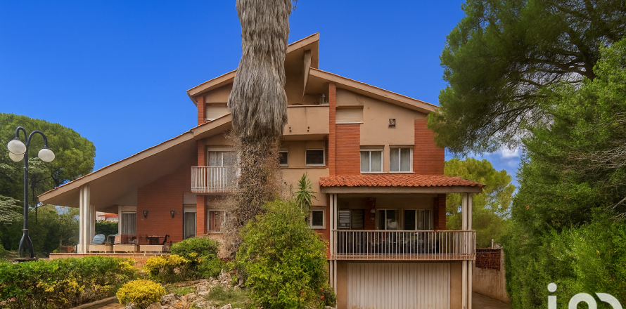 Casa a El Vendrell, Tarragona, Spagna 6 camere da letto, 318 mq. N° 173316