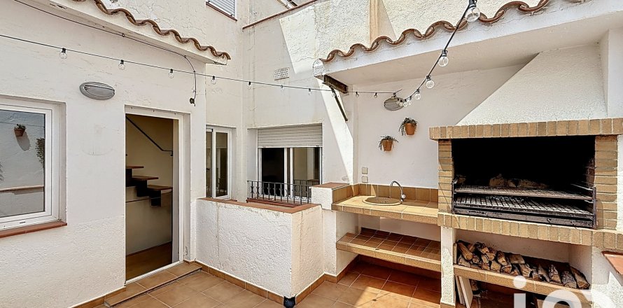 Dom szeregowy w Sant Pol de Mar, Barcelona, Hiszpania 3 sypialnie, 98 mkw. nr 173320