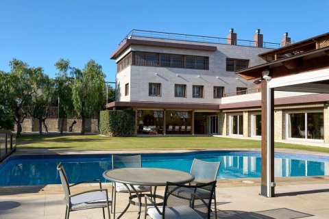 House for sale in Sitges, Barcelona, Spain 8 bedrooms, 960 sq.m. No. 166253 - photo 6