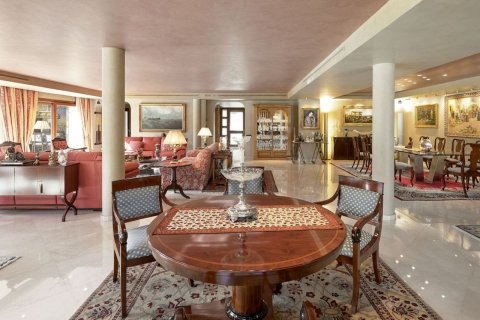 House for sale in Sitges, Barcelona, Spain 8 bedrooms, 960 sq.m. No. 166253 - photo 10