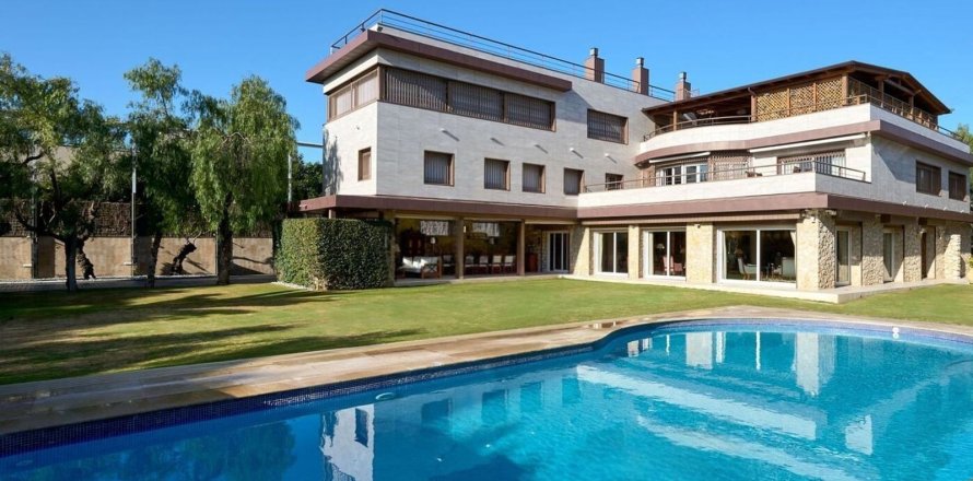 House in Sitges, Barcelona, Spain 8 bedrooms, 960 sq.m. No. 166253