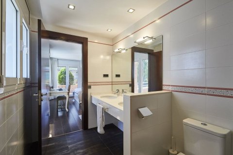 House for sale in Sant Cugat Del Valles, Barcelona, Spain 6 bedrooms, 566 sq.m. No. 166249 - photo 16