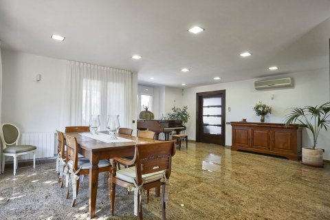House for sale in Sant Cugat Del Valles, Barcelona, Spain 6 bedrooms, 566 sq.m. No. 166249 - photo 2
