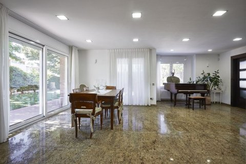 House for sale in Sant Cugat Del Valles, Barcelona, Spain 6 bedrooms, 566 sq.m. No. 166249 - photo 3