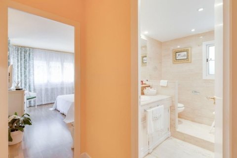 House for sale in Sant Cugat Del Valles, Barcelona, Spain 6 bedrooms, 650 sq.m. No. 166250 - photo 11