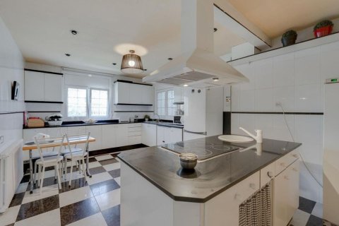 House for sale in Sant Cugat Del Valles, Barcelona, Spain 6 bedrooms, 650 sq.m. No. 166250 - photo 8