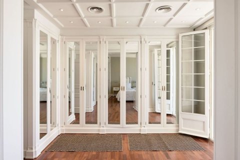 House for sale in Sitges, Barcelona, Spain 6 bedrooms, 768 sq.m. No. 166254 - photo 16