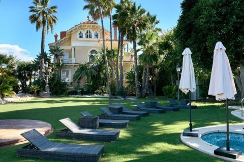 House for sale in Sitges, Barcelona, Spain 6 bedrooms, 768 sq.m. No. 166254 - photo 3