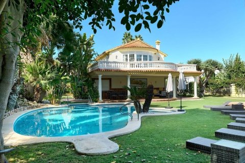 House for sale in Sitges, Barcelona, Spain 6 bedrooms, 768 sq.m. No. 166254 - photo 4