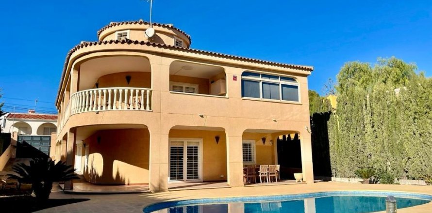 Villa Torrevieja, Alicante, Spānijā 4 istabas, 301 m2 Nr. 109249
