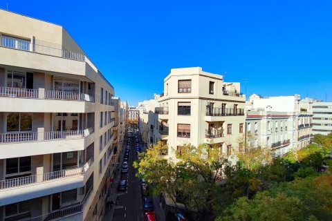 Apartment for sale Madrid, Spain 2 bedrooms, 97 sq.m. No. 109251 - photo 1