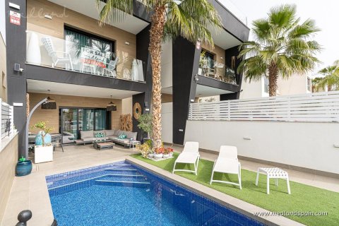 Villa a Benijofar, Alicante, Spagna 3 camere da letto, 144 mq. N° 161132