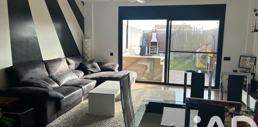 Townhouse à Vilanova i la Geltru, Barcelona, Espagne 3 chambres, 179 m2 No. 152597