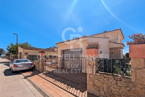 House à vendre à Pau, Girona, Espagne, 3 chambres, 157 m2 No. 178819 - photo 4