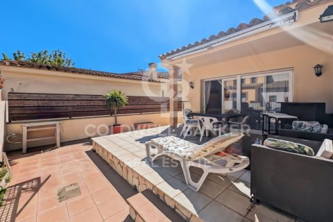 House à vendre à Pau, Girona, Espagne, 3 chambres, 157 m2 No. 178819 - photo 18