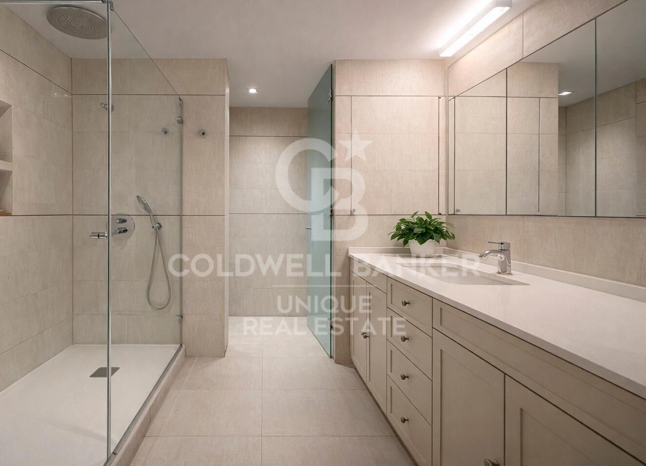 Appartamento a Madrid, Spagna 5 camere da letto, 357 mq. N° 178822