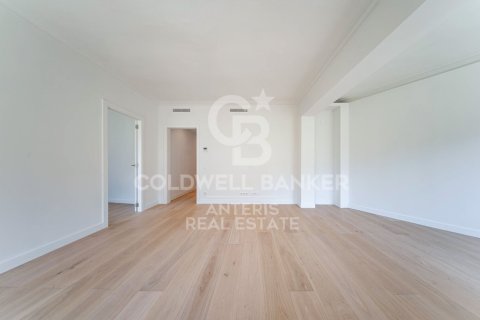 Huoneisto myytävänä Barcelona, Espanja, 3 makuuhuonetta, 113 m2 No. 178821 - kuva 11