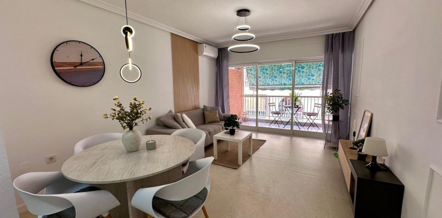 Apartment in Torrevieja, Alicante, Spain 2 bedrooms, 65 sq.m. No. 190229