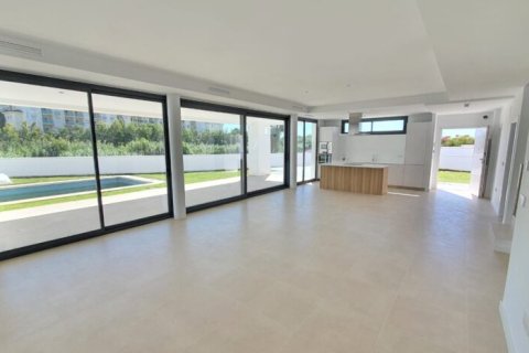 Villa for sale in Manilva, Malaga, Spain 4 bedrooms, 230 sq.m. No. 162145 - photo 9