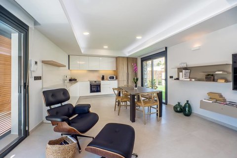 Villa for sale in Alicante, Spain 3 bedrooms, 140 sq.m. No. 145535 - photo 9