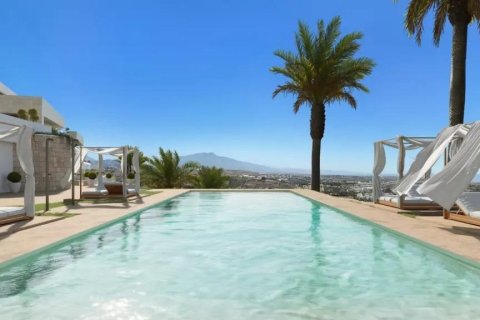 Apartamento en venta en Estepona, Málaga, España 4 dormitorios, 281 m2 No. 169464 - foto 1