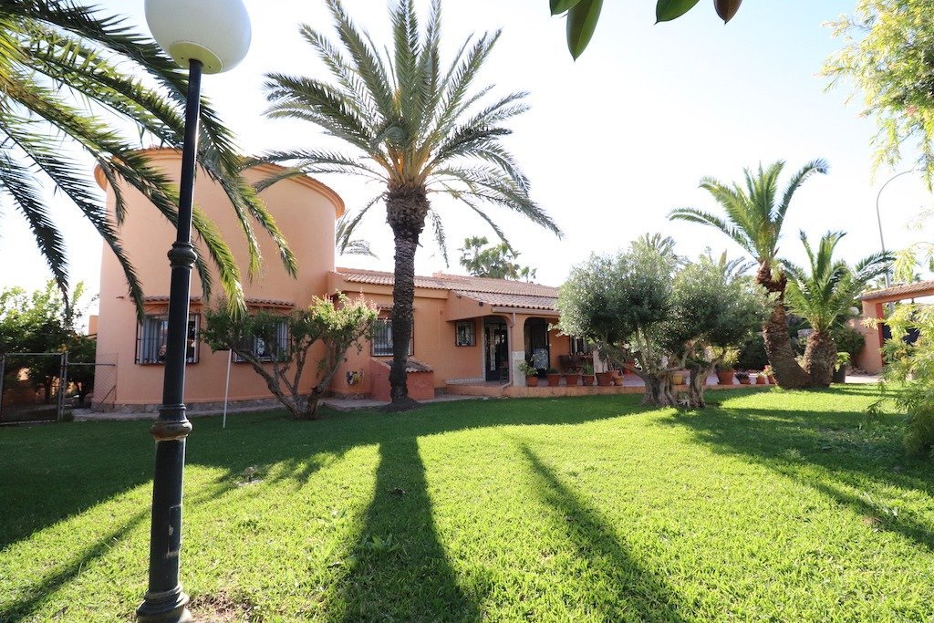 Huvila Torrevieja, Alicante, Espanja 5 makuuhuonetta, 380 m2 No. 115499