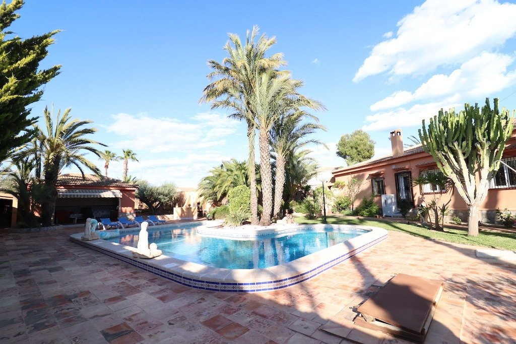 Huvila Torrevieja, Alicante, Espanja 5 makuuhuonetta, 380 m2 No. 115499